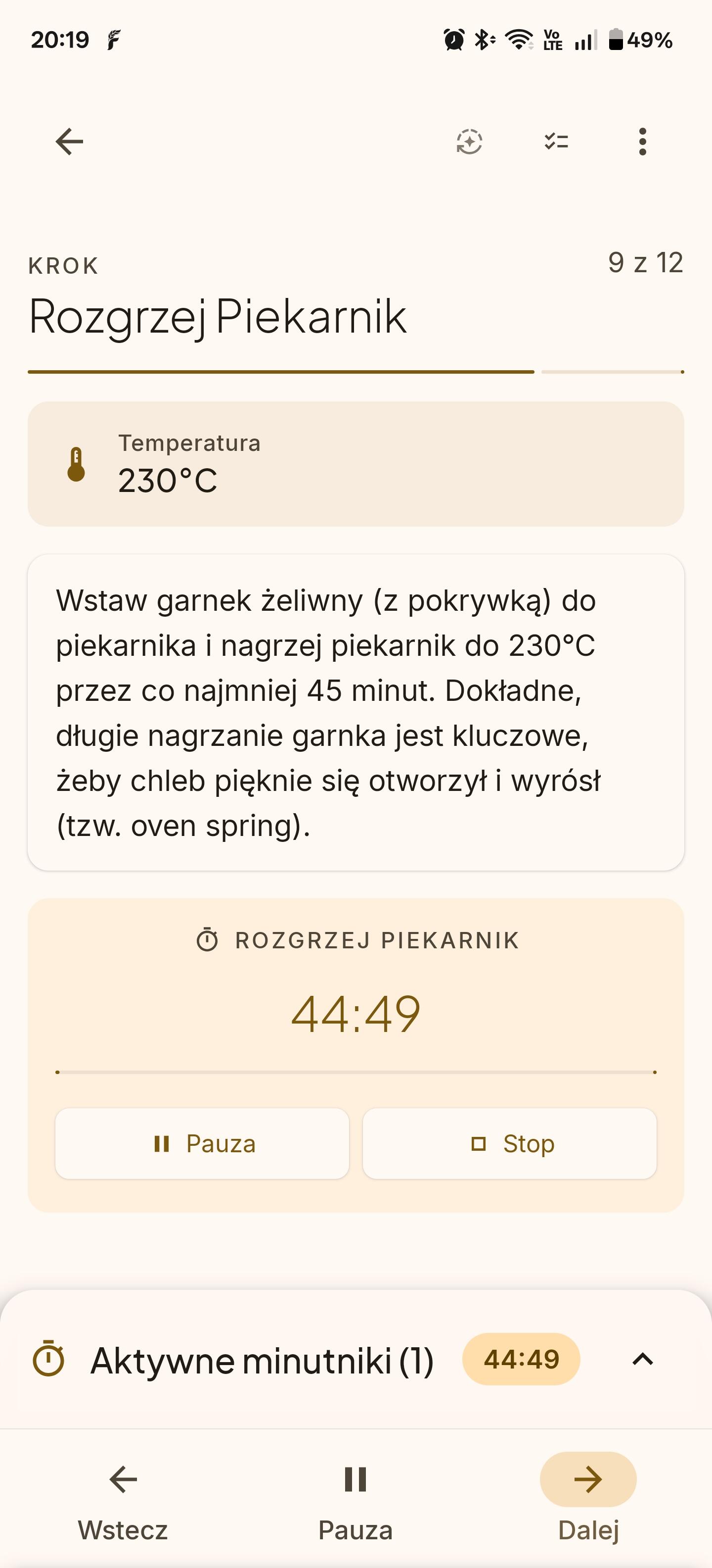 Interaktywny przewodnik pieczenia chleba krok po kroku z automatycznymi minutnikami i trybem autopilot dla chleba na zakwasie